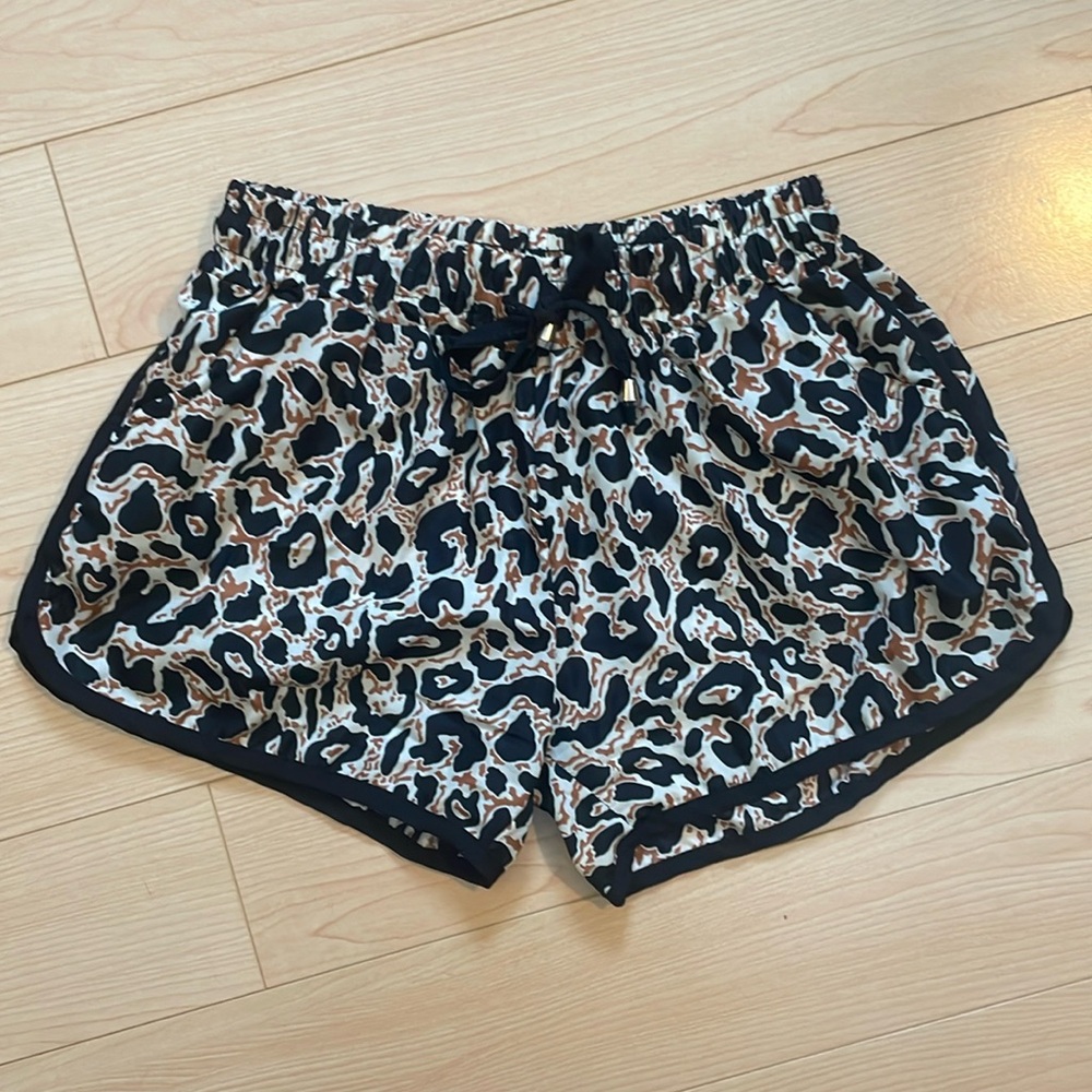 Leopard print shorts 🐆